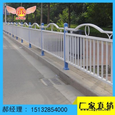 河北衡水景縣帶有市政護欄立柱底座 市政護欄道路護欄 寶坤批發生產